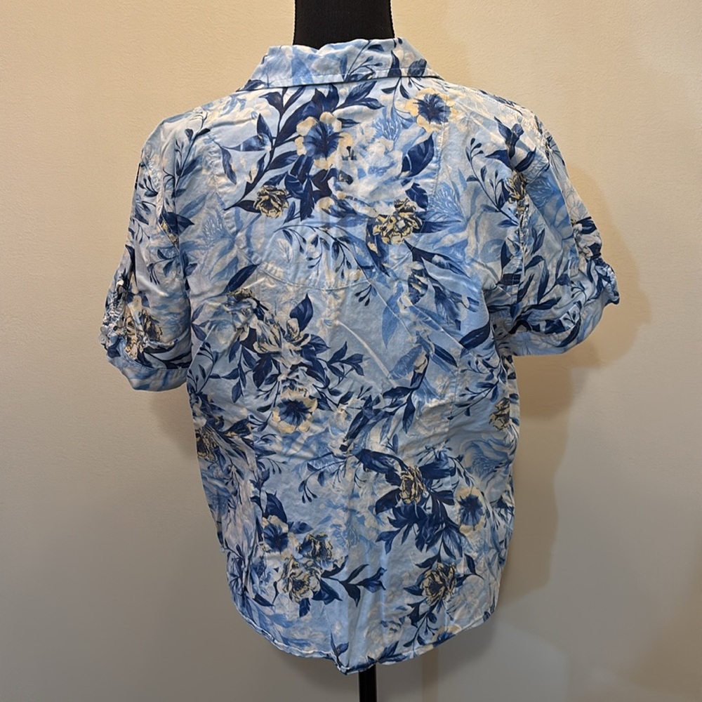 Erika Women’s Short Sleeve Button Down Flowered Shirt Size L with Sleeve Detail - Picture 8 of 11